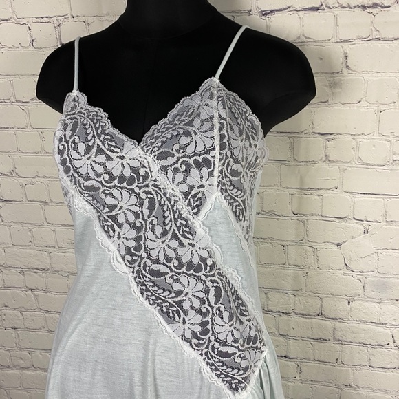 VINTAGE long mint green nightgown - Picture 7 of 10